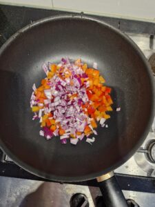 Bladerdeeghapjes gevuld met pulled pork 20240401 140604 Resized 225x300