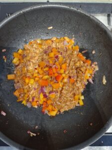 Bladerdeeghapjes gevuld met pulled pork 20240401 141156 Resized 225x300