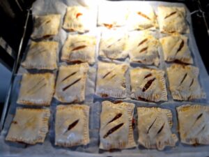 Bladerdeeghapjes gevuld met pulled pork 20240401 144740 Resized 300x225