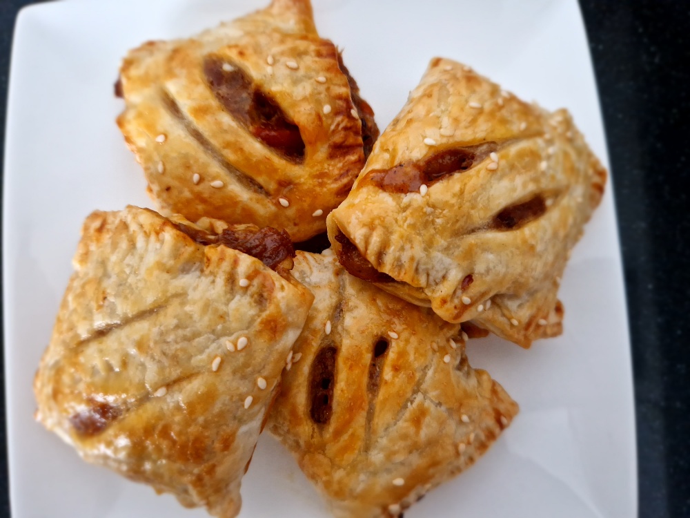 Bladerdeeghapjes gevuld met pulled pork 20240401 151620 Resized